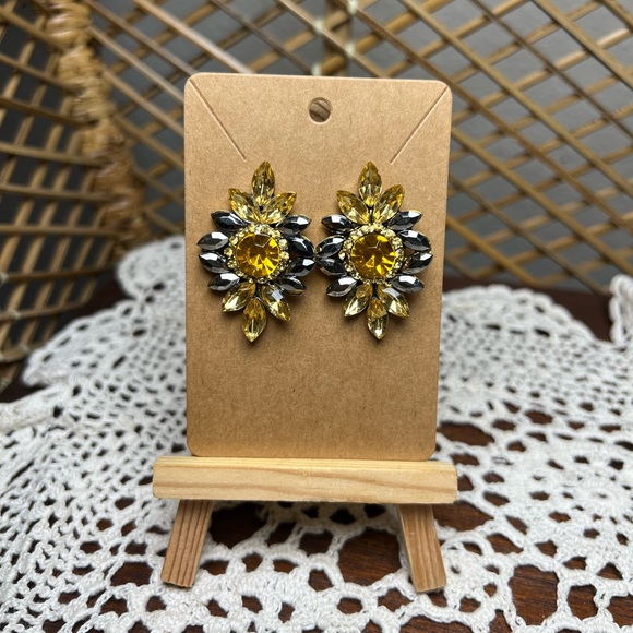 Cute Rhinestone statement earrings - Picture 3 of 7